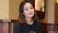 Jarang terlihat lagi, Dinda pun ditanyakan soal pacarnya. Pool/Noel/detikFoto.