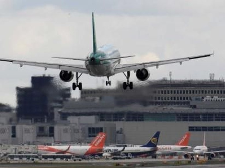 Gara-gara Drone, Pesawat di Bandara London Berbelok Tiba-tiba Gara-gara Drone, Pesawat di Bandara London Berbelok Tiba-tiba