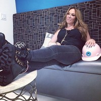 Usaha Barbara awalnya sangat kecil. Dia menaruh kartu namanya di pusat perbelanjaan. Sedikit demi sedikit jasanya dipakai. Foto: dok. Instagram (@msbarbarak)