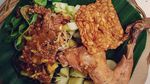 Aduh, Enaknya! Sarapan Pecel Kembang Turi Plus Rempeyek