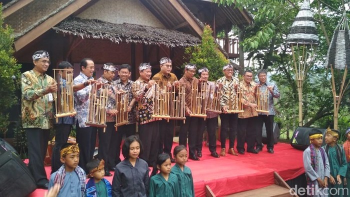 Ridwan Kamil Kenalkan Program Desa Juara di Garut
