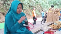 Ekonomi warga sekitar juga terbantu dengan Srambang Park Ngawi. Ada 70 pekerja dari warga lokal belum termasuk di luar manajemen, seperti tukang ojek, parkir, warung makan dan lainnya (Sugeng Harianto/detikTravel)