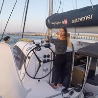 Aku pikir kami mengubah pandangan bahwa berlayar dengan yacht adalah untuk orang kaya. Ada banyak orang yang terinspirasi untuk berlayar seperti kami dan ada orang yang punya rencana lalu kami memberi mereka masukan ke arah yang benar, tambahnya. Foto: Instagram @elayna.carausu