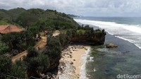 Kalau mau, traveler bisa kemping di pantai. Penginapan dengan fasilitas mumpuni juga sudah tersedia (Pradito Rida Pertana/detikTravel)