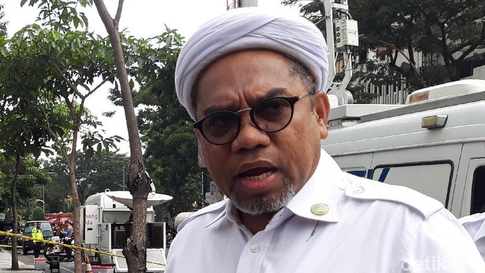 Ngabalin mengaku hanya periksa kesehatan saja dalam fotonya yang viral. (Foto: Hilda Meilisa Rinanda) Ngabalin mengaku hanya periksa kesehatan saja dalam fotonya yang viral. (Foto: Hilda Meilisa Rinanda)