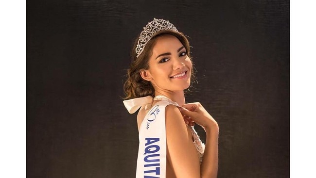 Carla Bonesso merupakan ratu kecantikan yang menjuarai kontes Miss Aquitaine. Ia pun jadi salah satu finalis di kontes Miss France. Namun, saat siaran langsung perhelatan Miss France, suatu insiden menimpa Carla. Foto: Instagram @carlabonessoff