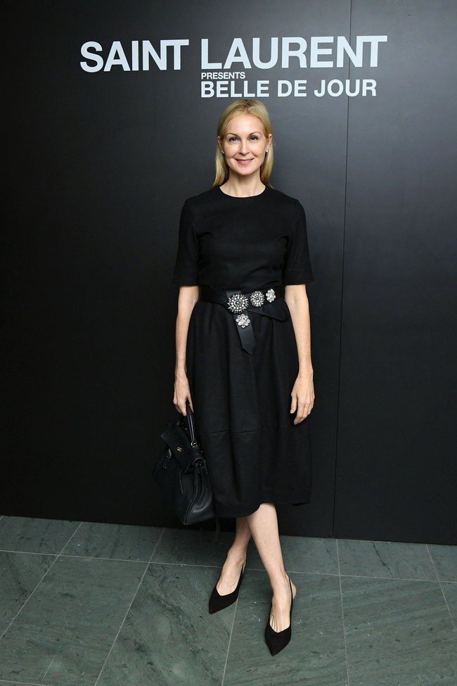 Tidak ketinggalan aktris Kelly Rutherford yang dikenal lewat perannya di serial TV Gossip Girl. Seperti selebriti lainnya, ia juga memakai busana serba hitam.  Foto: Mike Coppola/Getty Images