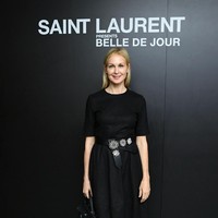 Tidak ketinggalan aktris Kelly Rutherford yang dikenal lewat perannya di serial TV Gossip Girl. Seperti selebriti lainnya, ia juga memakai busana serba hitam.  Foto: Mike Coppola/Getty Images