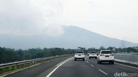 Pembangunan tol Trans Jawa sendiri sudah dimulai sejak lama. Menteri PUPR Basuki Hadimuljono mengatakan, dalam kurun waktu 1978 hingga 2004 ada 242 km jalan tol Trans Jawa yang dibuka, sedangkan kurun waktu 2005 hingga 2014 ada 75 km tol Trans Jawa yang rampung.