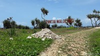 Pantai Nglolang letaknya sekitar 60 km dari pusat Kota Yogyakarta, tepatnya di Desa Kemadang, Kecamatan Tepus, Kabupaten Gunungkidul (Pradito Rida Pertana/detikTravel)