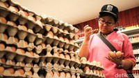 Wali Kota Jakarta Pusat bersama BPOM, KPKP dan Jejaring Keamanan Pangan Kota Jakarta Pusat menggelar sidak ke sebuah supermarket di Jakarta, Kamis (20/12/2018).