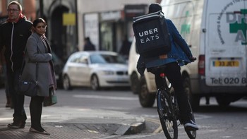 8. Di kategori Food & Drink, Uber Eats bertengger di posisi teratas dengan jumlah 71 kali juta download untuk mengungguli McDonalds dan Zomato. (Foto: Jack Taylor/Getty Images)