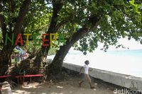 Pantai Primadona Maluku Tengah Kini Berwarna-Warni