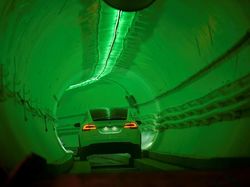 Terowongan Ajaib Elon Musk Bikin Mobil Melesat 240 Km Per Jam