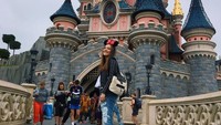 Matilde terlihat bahagia saat bermain di Disneyland Paris (Instagram/matildefmf)
