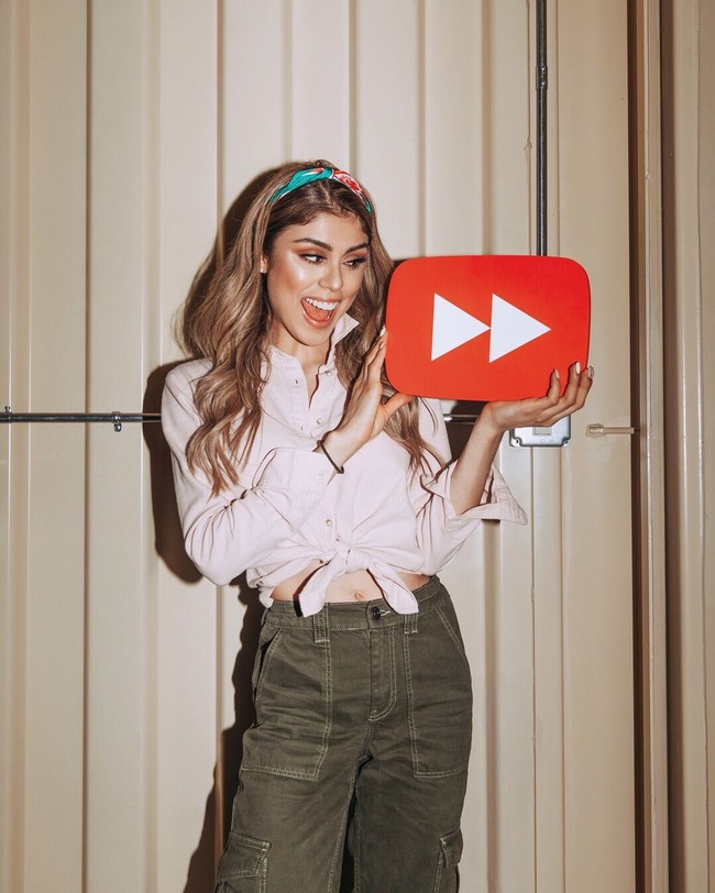 Beberapa vlogger kecantikan muncul dalam YouTube Rewind 2018 versi internasional. Salah satunya Paula Galindo. Selain tutorial makeup, Paula juga sering mengunggah video informatif lain seperti cara berfoto hingga mandi. Foto: Instagram