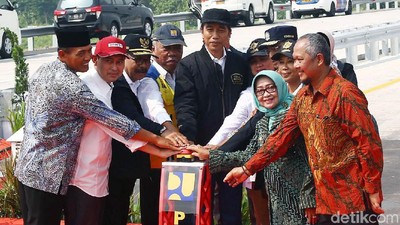 Jokowi Resmikan 4 Ruas Tol di Jawa Timur Sekaligus