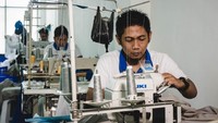 Kolaborasi antara Benang Biru dengan TN Kapital selaku penyokong investasi bagi Benang Biru menghadirkan layanan One Stop Solution dengan menyediakan layanan konsultasi, design produk, produksi, keuangan hingga penyimpanan produk untuk mempermudah para pelaku usaha fashion. Foto: dok. Benang Biru