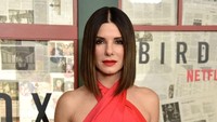 Sandra Bullock memiliki aerophobia atau fobia terbang. Dia sangat membencinya tapi harus melakukan satu adegan yang mengharuskannya berada di atas pesawat. Karena itu, Bullock mengalami trauma selama beberapa waktu. Foto: Getty Images