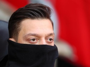 Paul Scholes Sarankan MU Beli Mesut Oezil