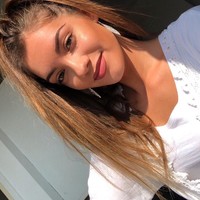 Rekaman tersebut pun memicu kontroversi setelah viral di Twitter. TF 1 sendiri telah menghapus rekaman yang memperlihatkan Carla topless dari layanan streaming. Foto: Instagram @carlabonessoff