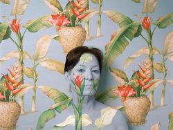 Foto Aksi Manusia Bunglon yang Bikin Mata Melotot