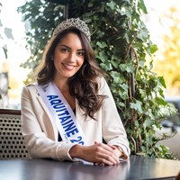 Panita penyelenggara telah meminta maaf atas insiden yang disiarkan secara langsung itu. Ini seharusnya tidak terjadi. Ini adalah kesalahan besar di pihak kami dan itu telah merusak sedikit acara ini, ungkap Sylvie Tellier yang juga merupakan direktur Miss France Organization seperti dikutip dari Daily Star. Foto: Instagram @carlabonessoff