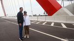 Momen Jokowi dan Iriana di Jembatan Kalikuto