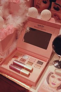 Mustika Ratu Dan Claudia Setyohadi Rilis Makeup Pallete Untuk Millennial