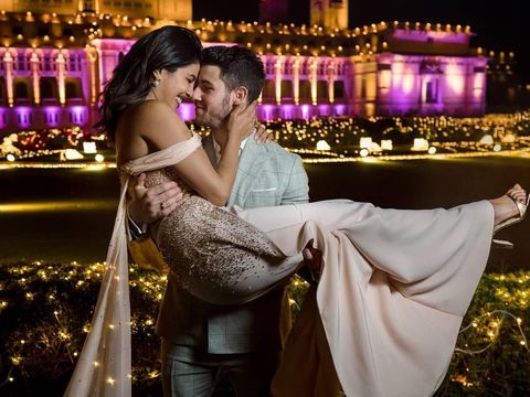 Kemesraan Priyanka Chopra dan Nick Jonas