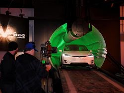 Terowongan Ajaib Elon Musk Bikin Mobil Melesat 240 Km Per Jam