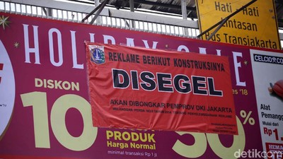 Langgar Perda DKI, Reklame di Slipi Ini Disegel