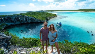 Potret Pasangan Millennial Keliling Dunia dengan Yacht Mewah Didanai Fans