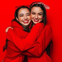Merrell Twins menjadi bintang dalam YouTube Rewind 2018. Kembar identik berusia 22 tahun tersebut membuat berbagai video mengenai keseharian, tantangan, hingga mini drama. Mereka juga pernah buat video dengan YouTuber Indonesia SkinnyIndonesian24 tentang coba makan mie instant. Foto: Instagram