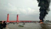 Suara ledakan itu pun menghebohkan warga sekitar.