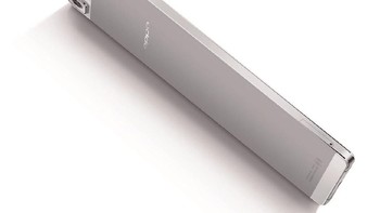 Selain tipis, perangkat ini juga sangat kuat, dibuat dengan konstruksi frame berbahan baja, perangkat ini dapat bertahan sekalipun dilindas oleh kendaraan roda 4. Foto: Oppo