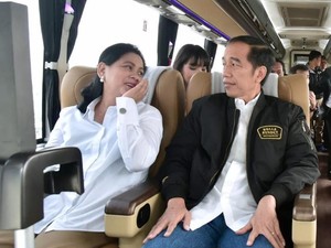Mesranya Jokowi dan Iriana Naik DAMRI Jajal Trans Jawa