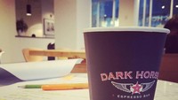 Baca-baca script sambil menikmati secangkir espresso. Slurp! Foto: Instagram@menamassoud