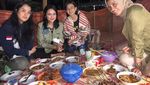 Begini Keseruan Marcella Zalianty Ketika Makan Bareng Dua Jagoannya
