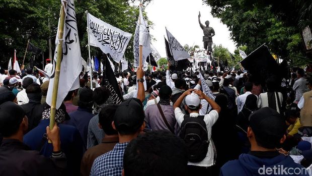 Konvoi Bendera Tauhid, Warga Solo Desak Jokowi Bantu Muslim Uighur