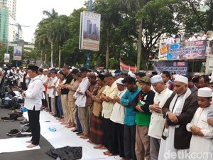 Diimami Bachtiar Nasir, Massa Aksi Bela Uighur Salat Asar Berjemaah