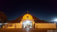 Mulailah walking tour kamu dari Alun-alun Lor Yogyakarta. Di sana tempat yang bisa didatangi adalah Masjid Gedhe Kauman (Fitraya/detikTravel)