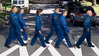 Bisa menebak mirip poster apa ini? Foto: NASA