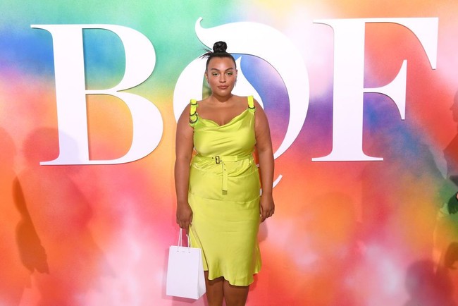 Paloma Elsesser salah satu model yang mengubah standar kecantikan wanita. Ia merupakan model plus size yang pernah menghiasi iklan Nike, Fety Beauty, Proenza Schouler hingga  Mercedes-Benz. Paloma berbusana bukan untuk terlihat lebih ramping dan menutupi figur tubuhnya yang besar. Tapi untuk berekspresi sesuai apa yang membuatnya nyaman. Foto: Getty Images