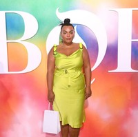 Paloma Elsesser salah satu model yang mengubah standar kecantikan wanita. Ia merupakan model plus size yang pernah menghiasi iklan Nike, Fety Beauty, Proenza Schouler hingga  Mercedes-Benz. Paloma berbusana bukan untuk terlihat lebih ramping dan menutupi figur tubuhnya yang besar. Tapi untuk berekspresi sesuai apa yang membuatnya nyaman. Foto: Getty Images