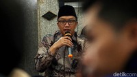 Menpora Imam Nahrawi saat menggelar doa bersama dengan seluruh jajaran dan staf Kemenpora.