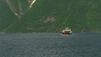 Lanskap pegunungan yang diselimuti salju dan es menjadi panorama yang indah di Molde. Town of Roses, begitulah julukan untuk Molde. Pasti dibuat jatuh hati! (iStock)