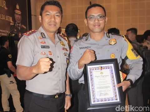 Cerita Polisi Lamongan yang Sisihkan Uang untuk Suplai Air Bersih Warga
