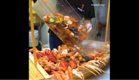 Mau Coba, Seafood Berbumbu Gurih dalam Perahu Seharga Rp 13 Juta?