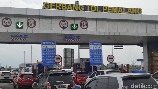 Suasa Gerbang Tol Pemalang sore ini.